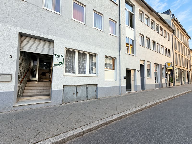 Straße vor der Hamidiye Moschee in der Frankfurter Altstadt